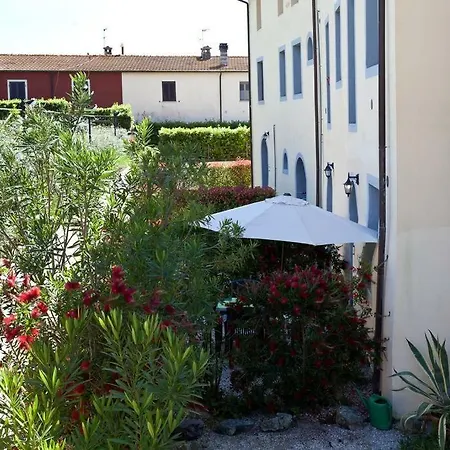 Appartamento Palazzo Giuli Rosselmini *